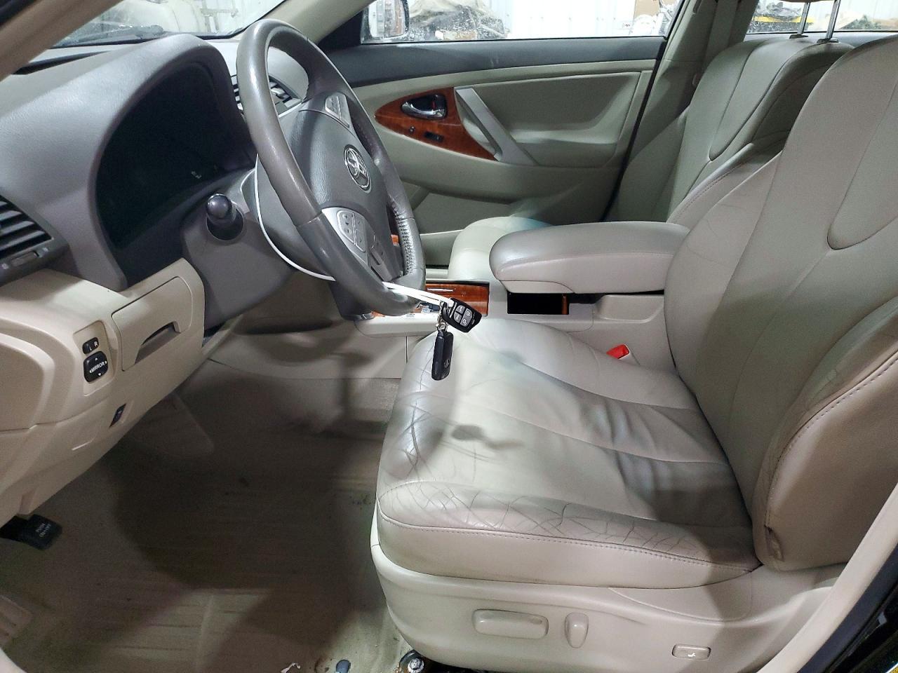 2011 TOYOTA CAMRY