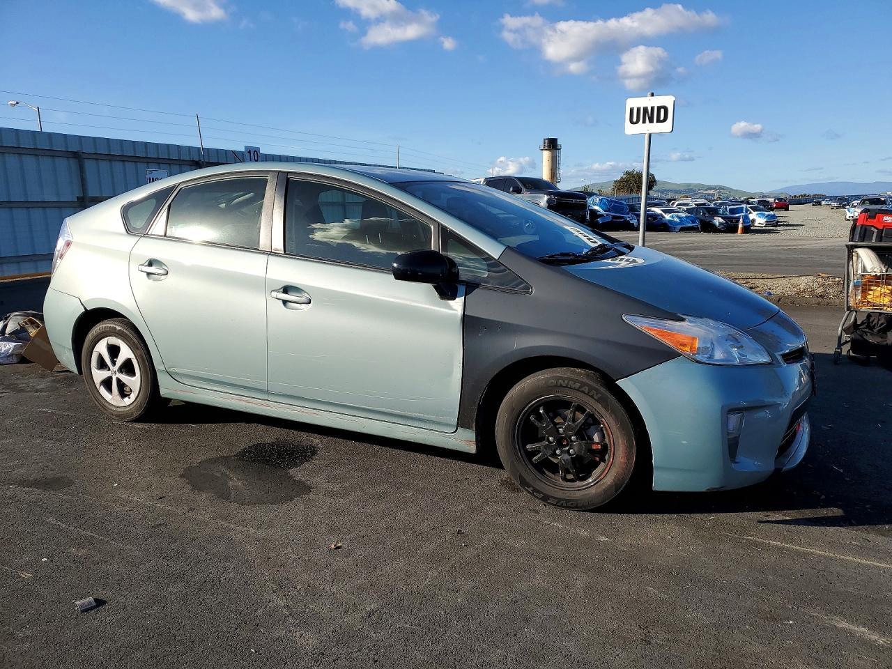 2013 TOYOTA PRIUS