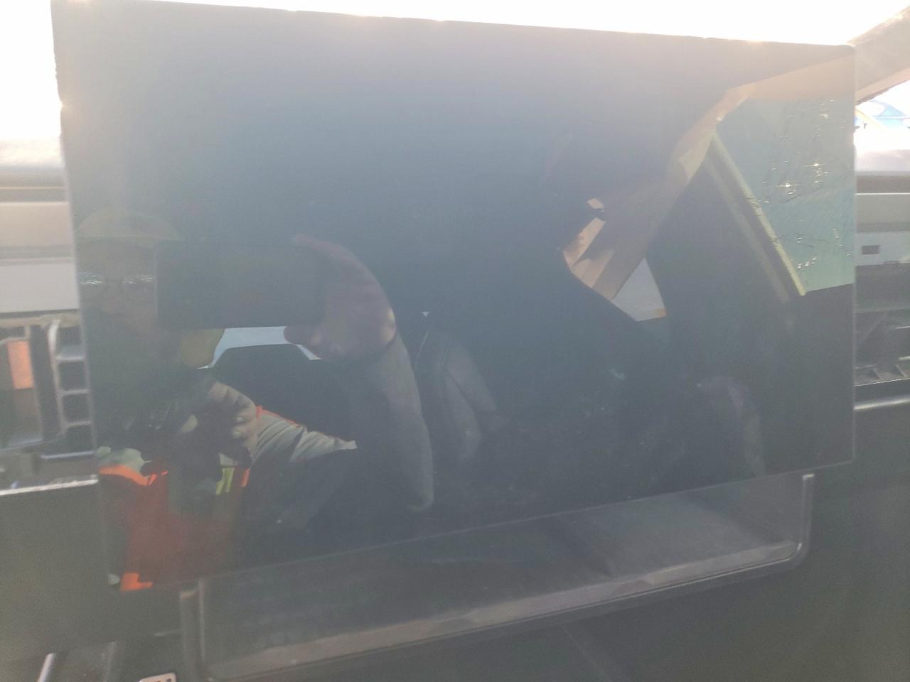 2024 TESLA Cybertruck