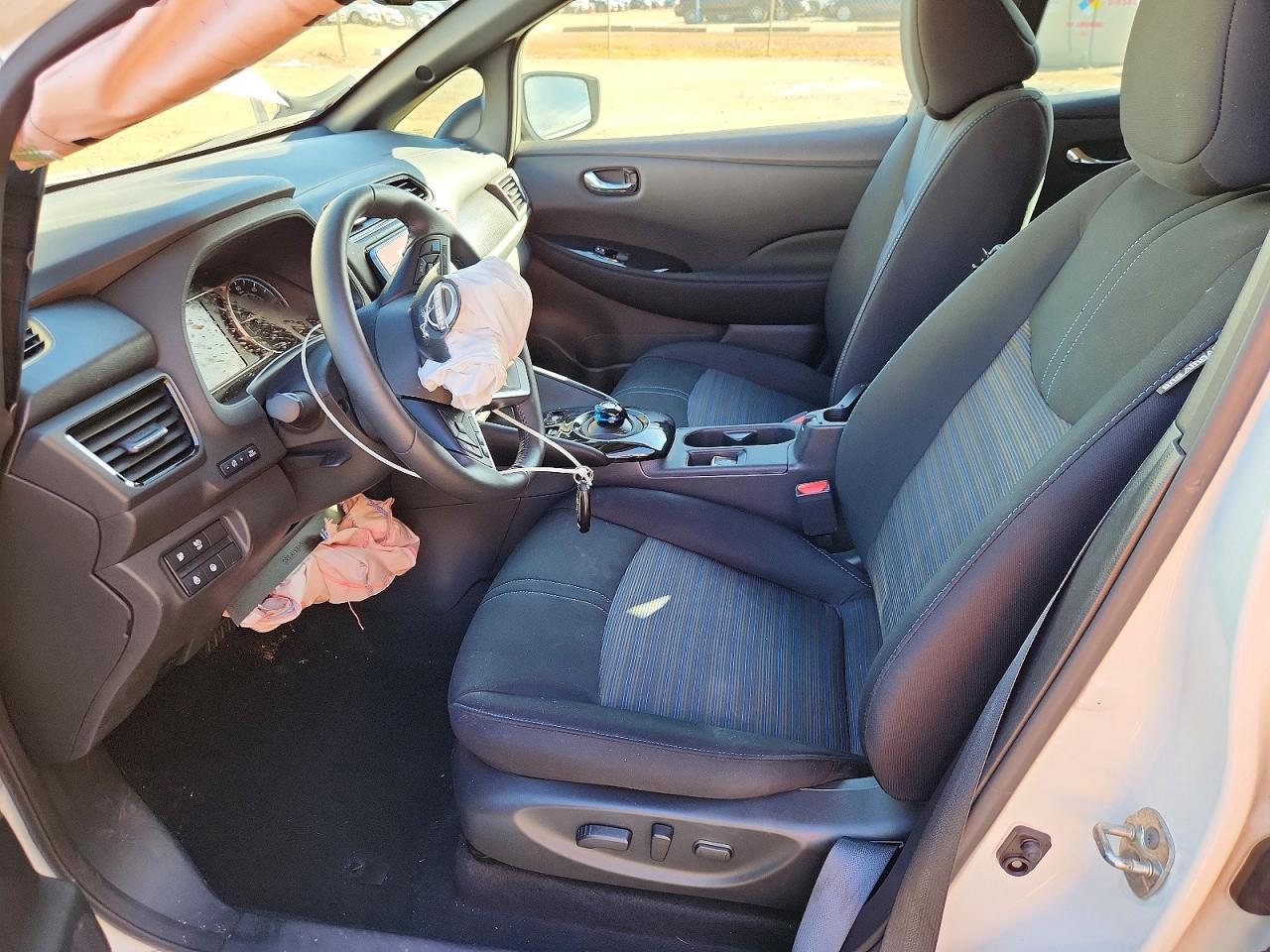 2023 NISSAN LEAF