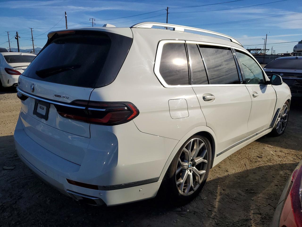2023 BMW X7