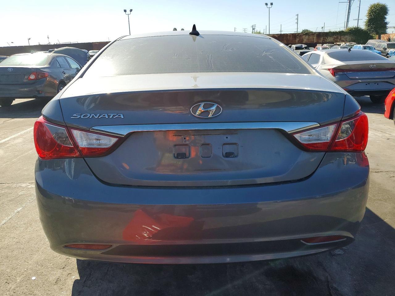 2011 HYUNDAI SONATA