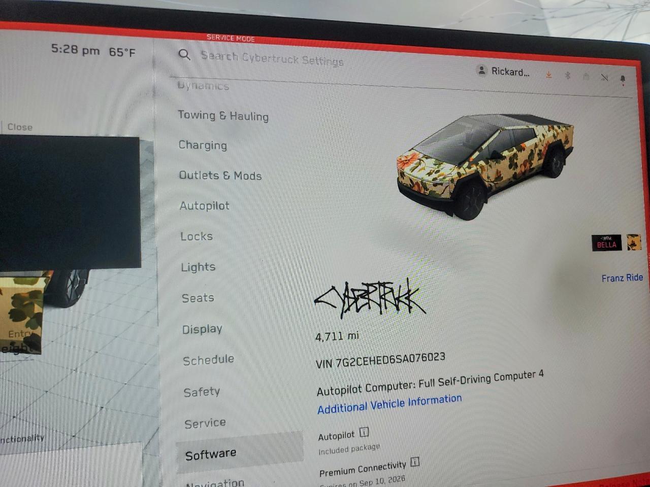 2025 TESLA Cybertruck