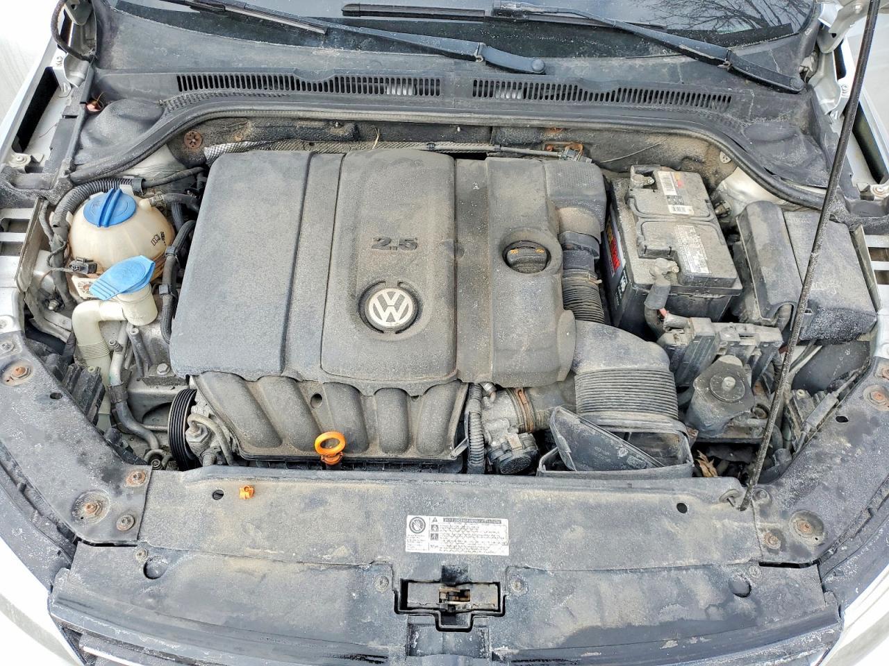 2011 VOLKSWAGEN JETTA