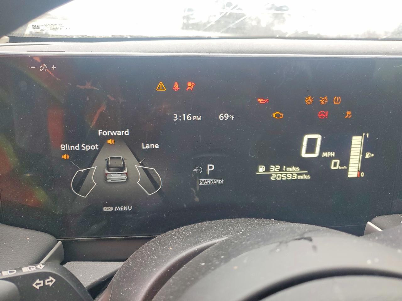 2025 NISSAN KICKS