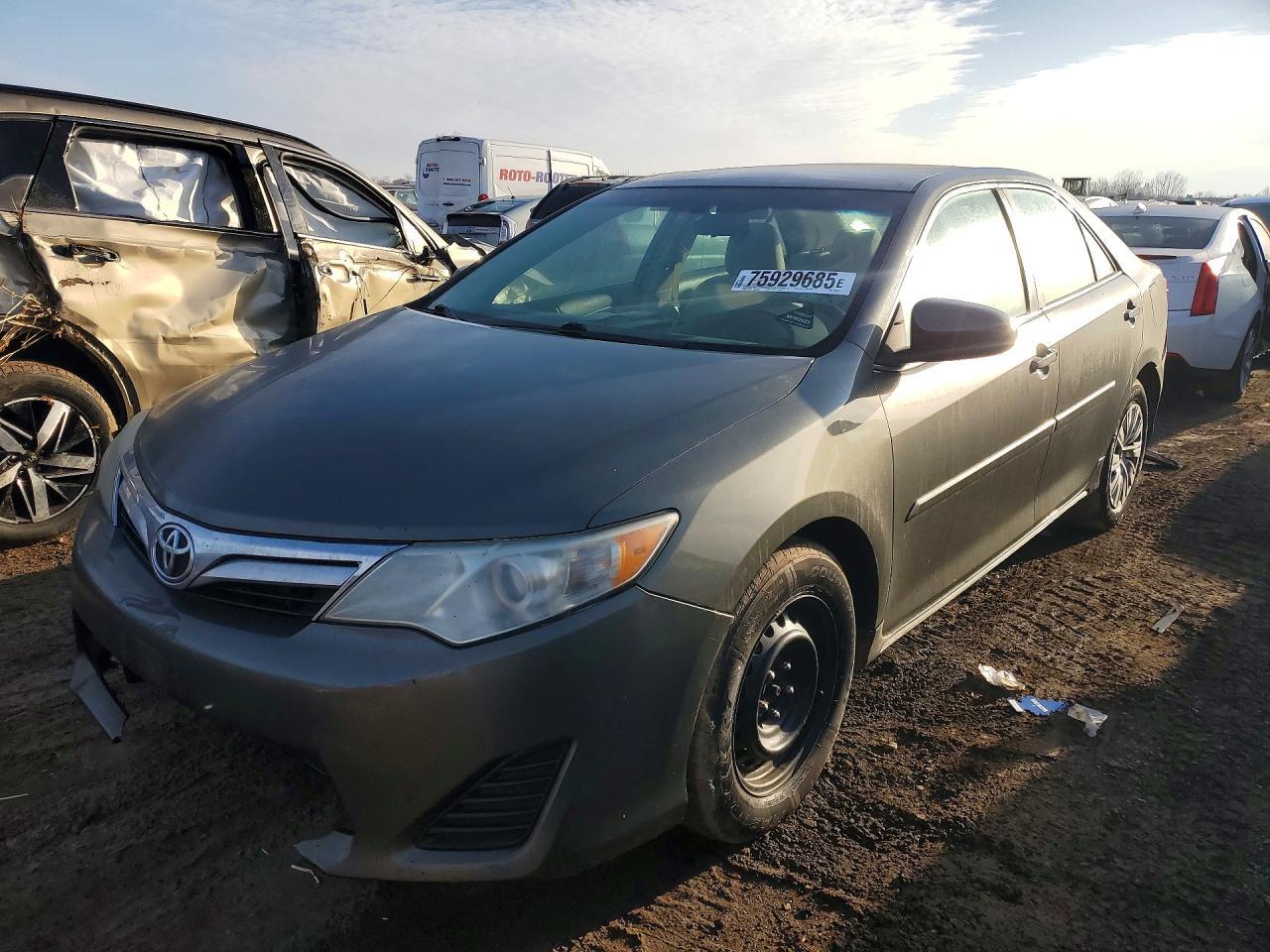2014 TOYOTA CAMRY