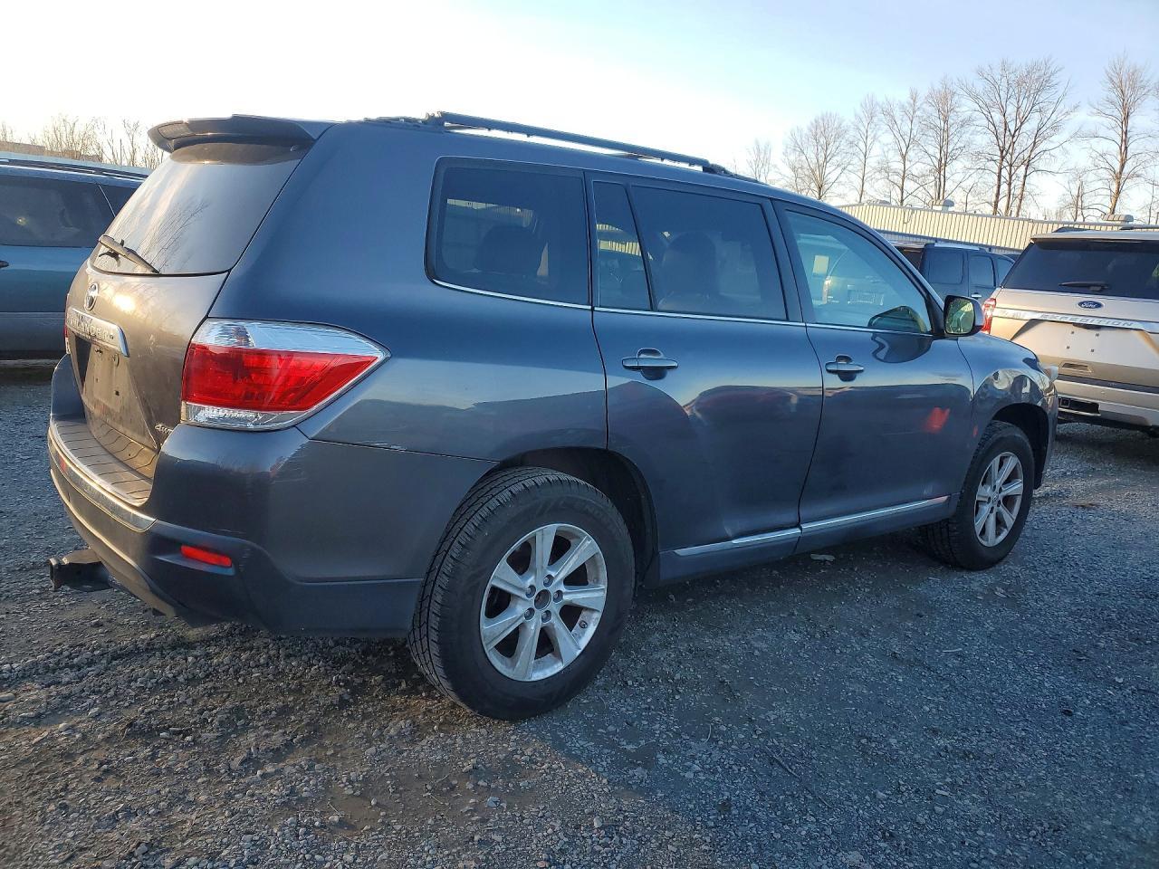 2011 TOYOTA HIGHLANDER