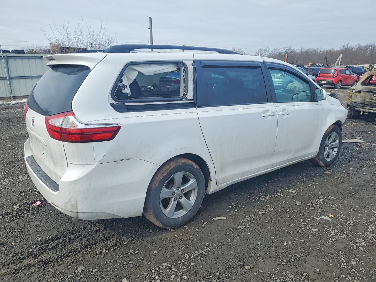 2015 TOYOTA SIENNA