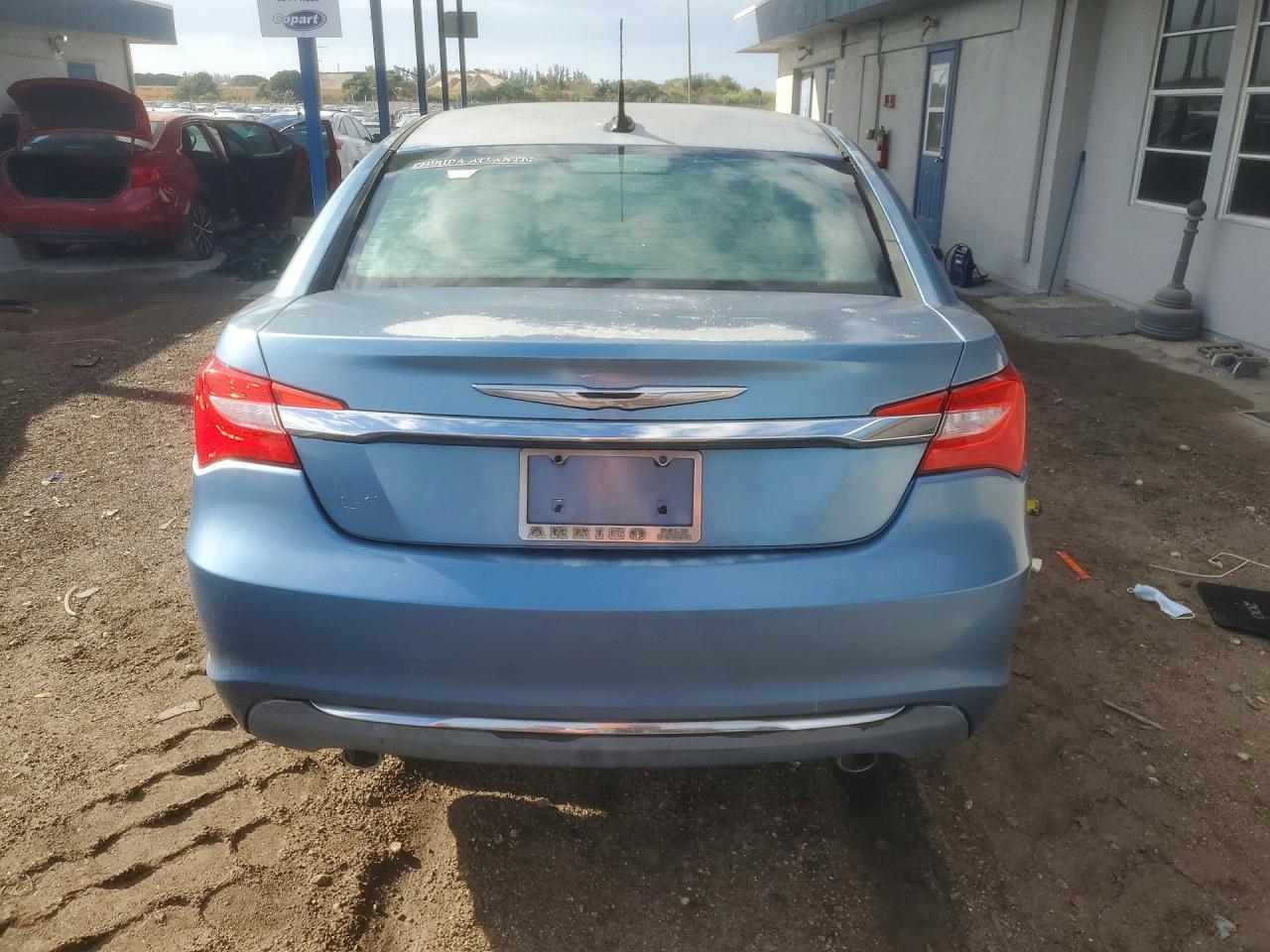 2011 CHRYSLER 200
