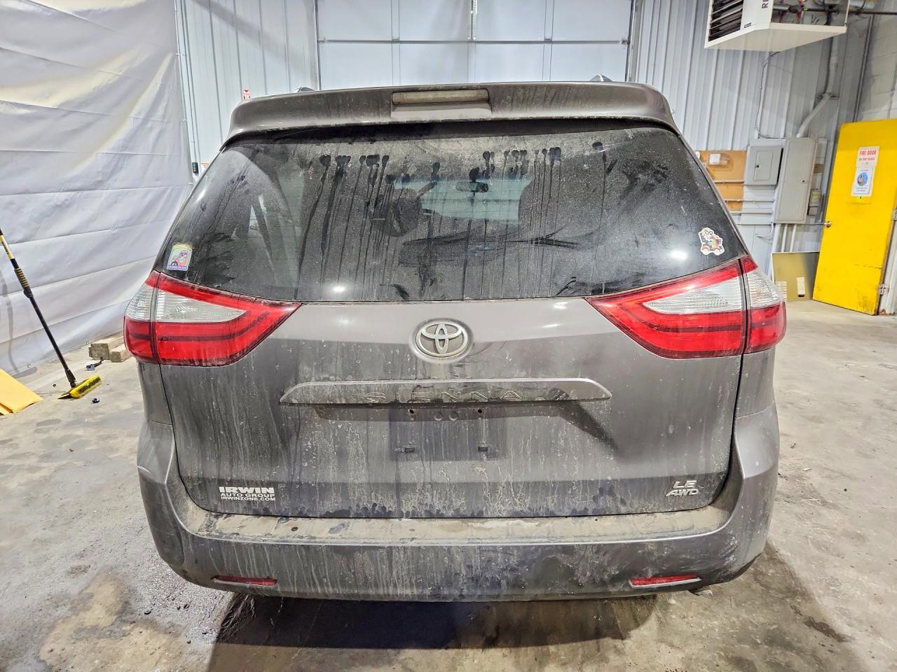 2016 TOYOTA SIENNA