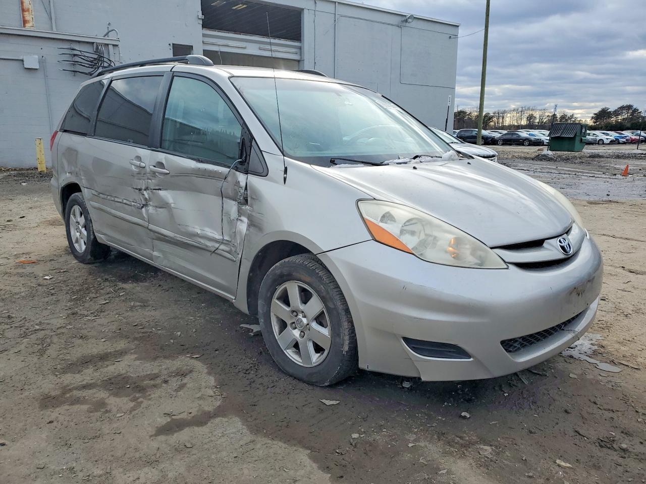 2010 TOYOTA SIENNA