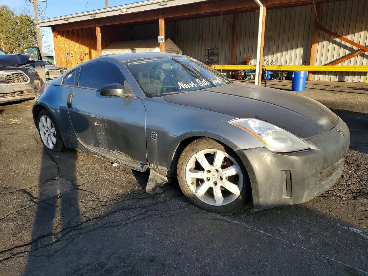 2004 NISSAN Z