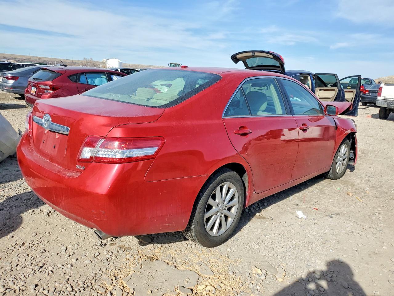 2011 TOYOTA CAMRY