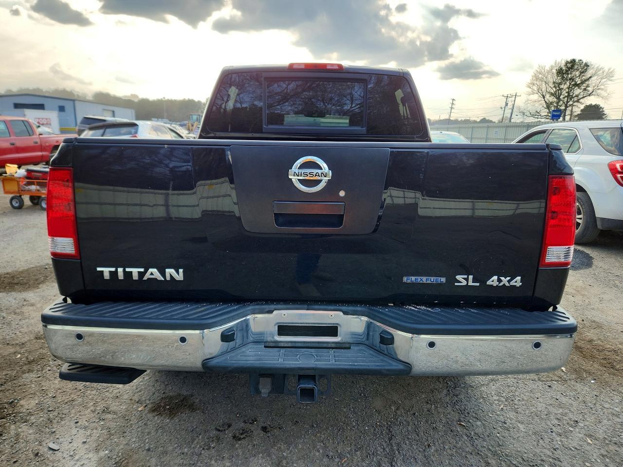 2011 NISSAN Titan