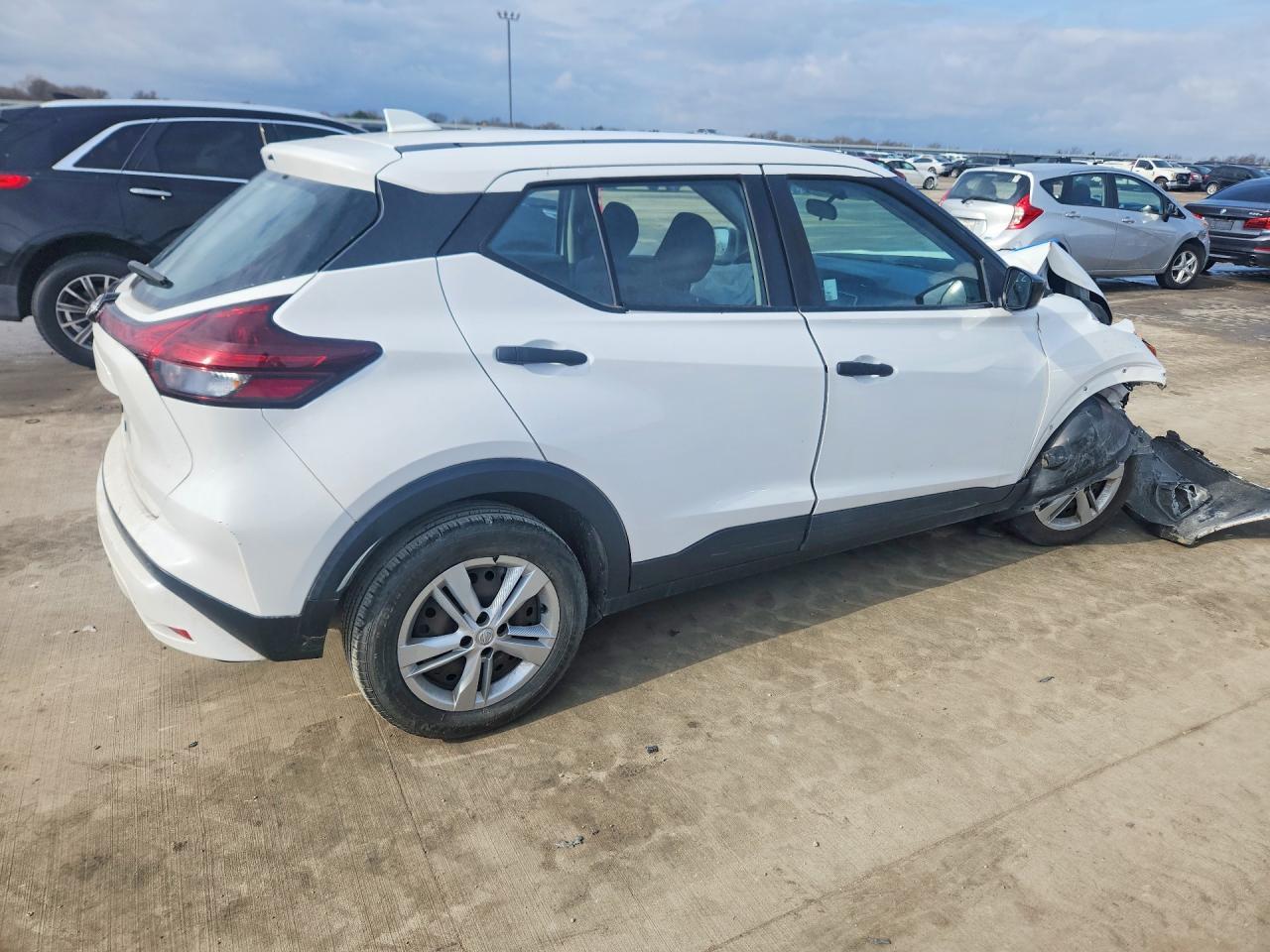 2022 NISSAN KICKS