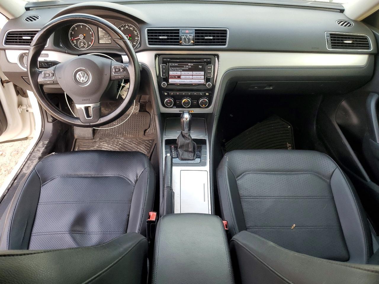 2012 VOLKSWAGEN Passat