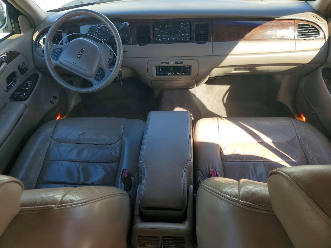 2000 LINCOLN Town Car