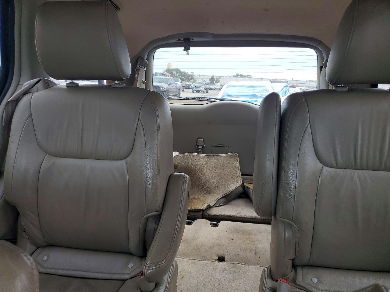 2010 TOYOTA SIENNA
