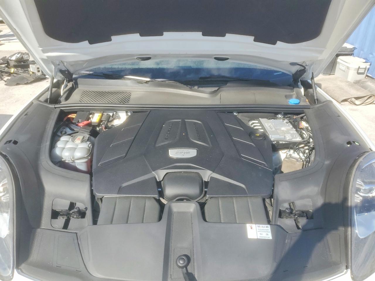 2019 PORSCHE CAYENNE