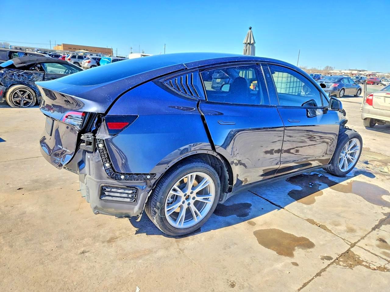 2024 TESLA MODEL Y