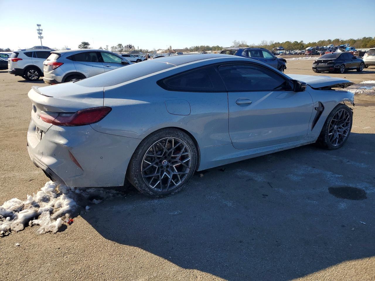 2023 BMW M8
