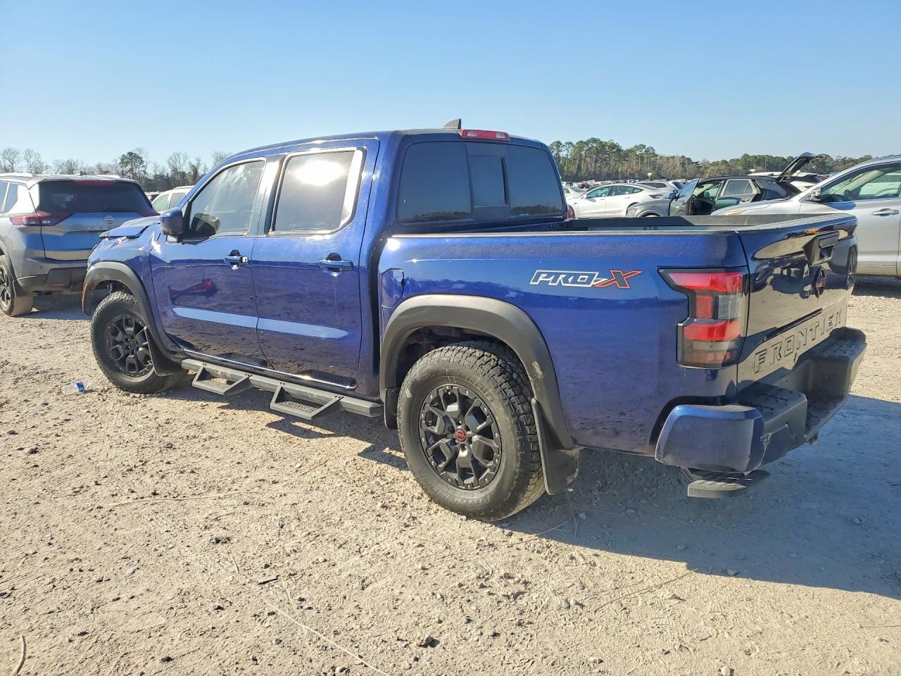 2022 NISSAN Frontier
