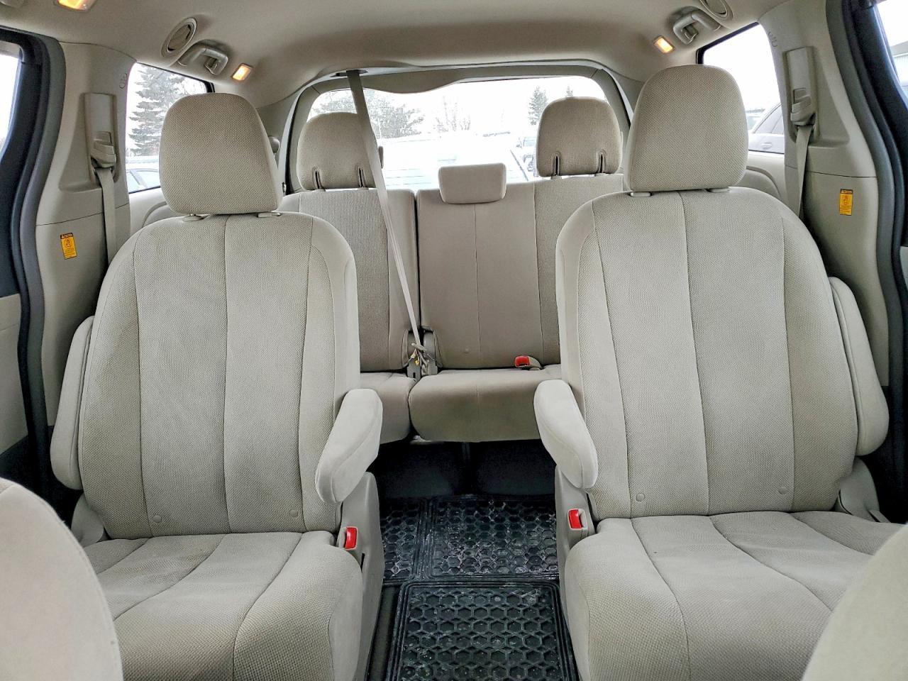 2012 TOYOTA SIENNA