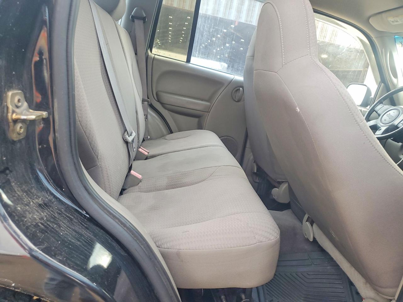 2004 JEEP Liberty