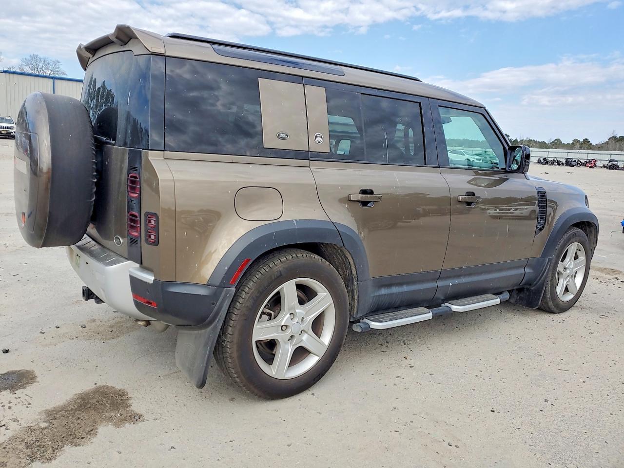 2020 LAND ROVER Defender