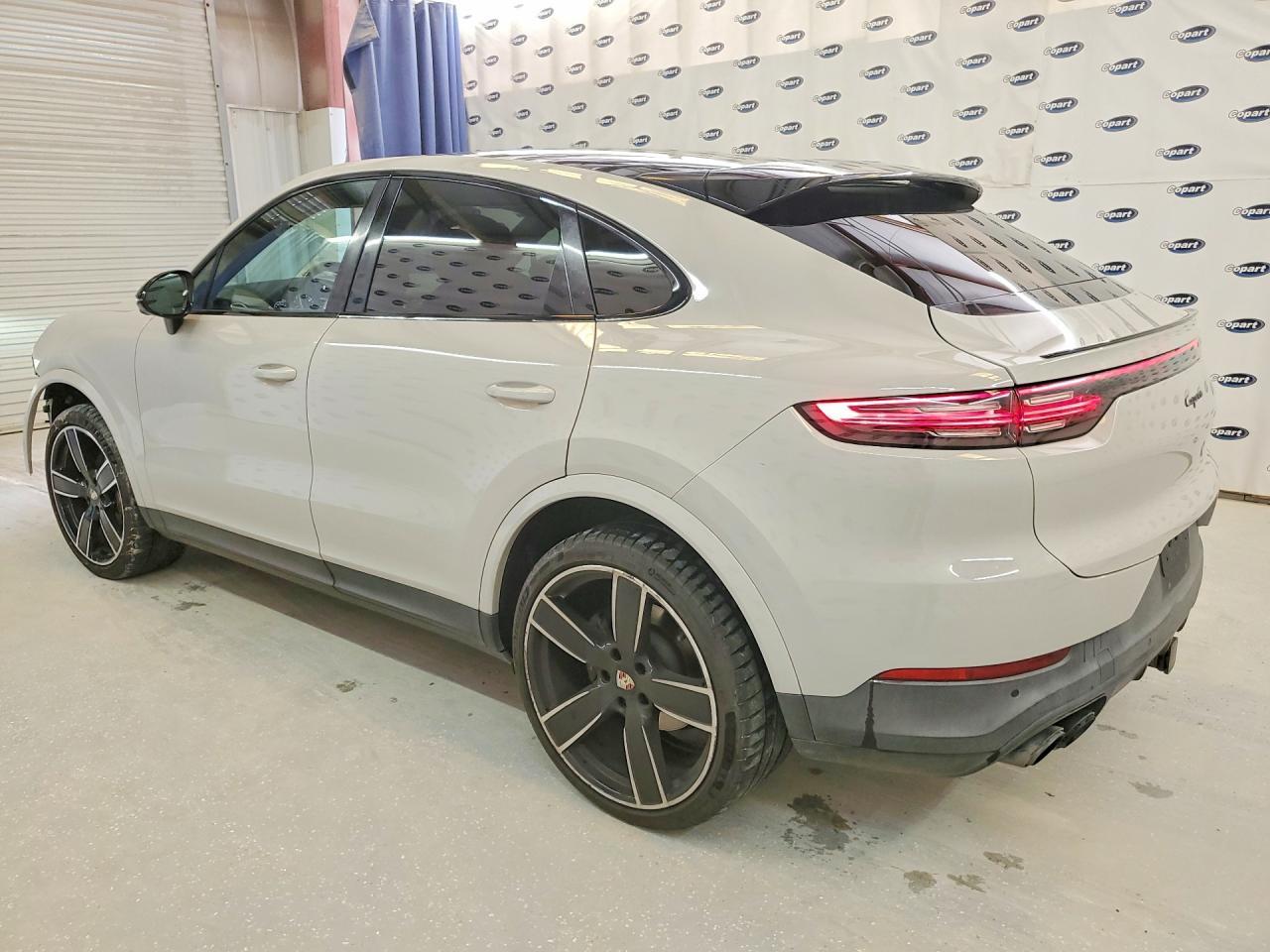 2020 PORSCHE CAYENNE
