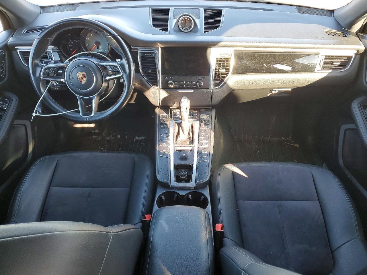 2017 PORSCHE Macan