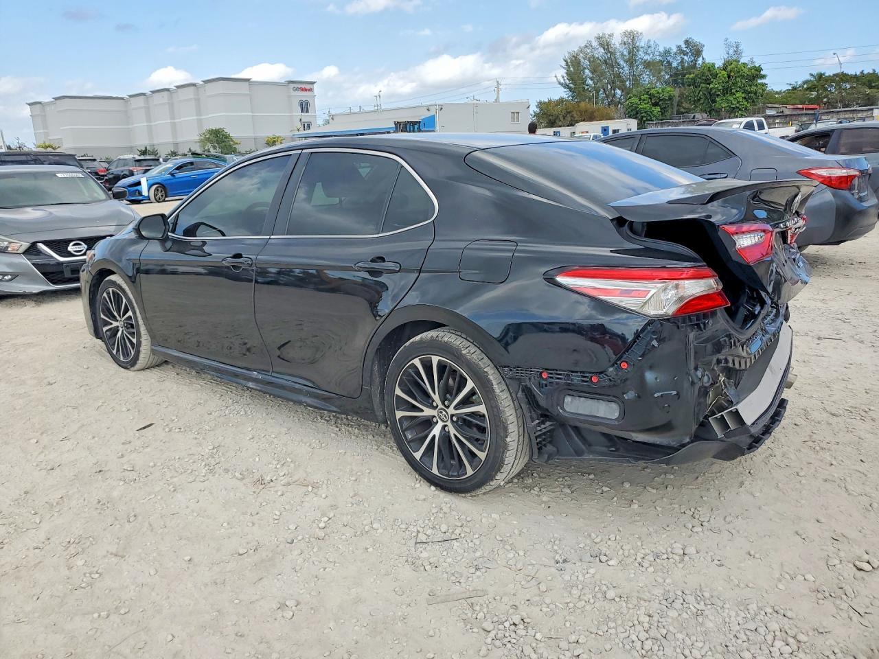 2018 TOYOTA CAMRY