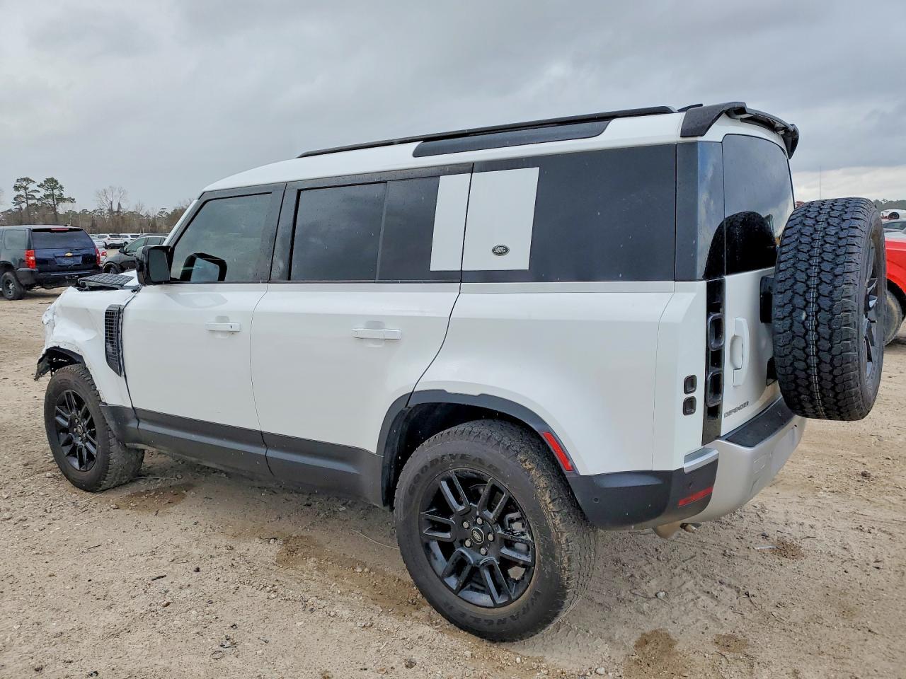 2023 LAND ROVER Defender