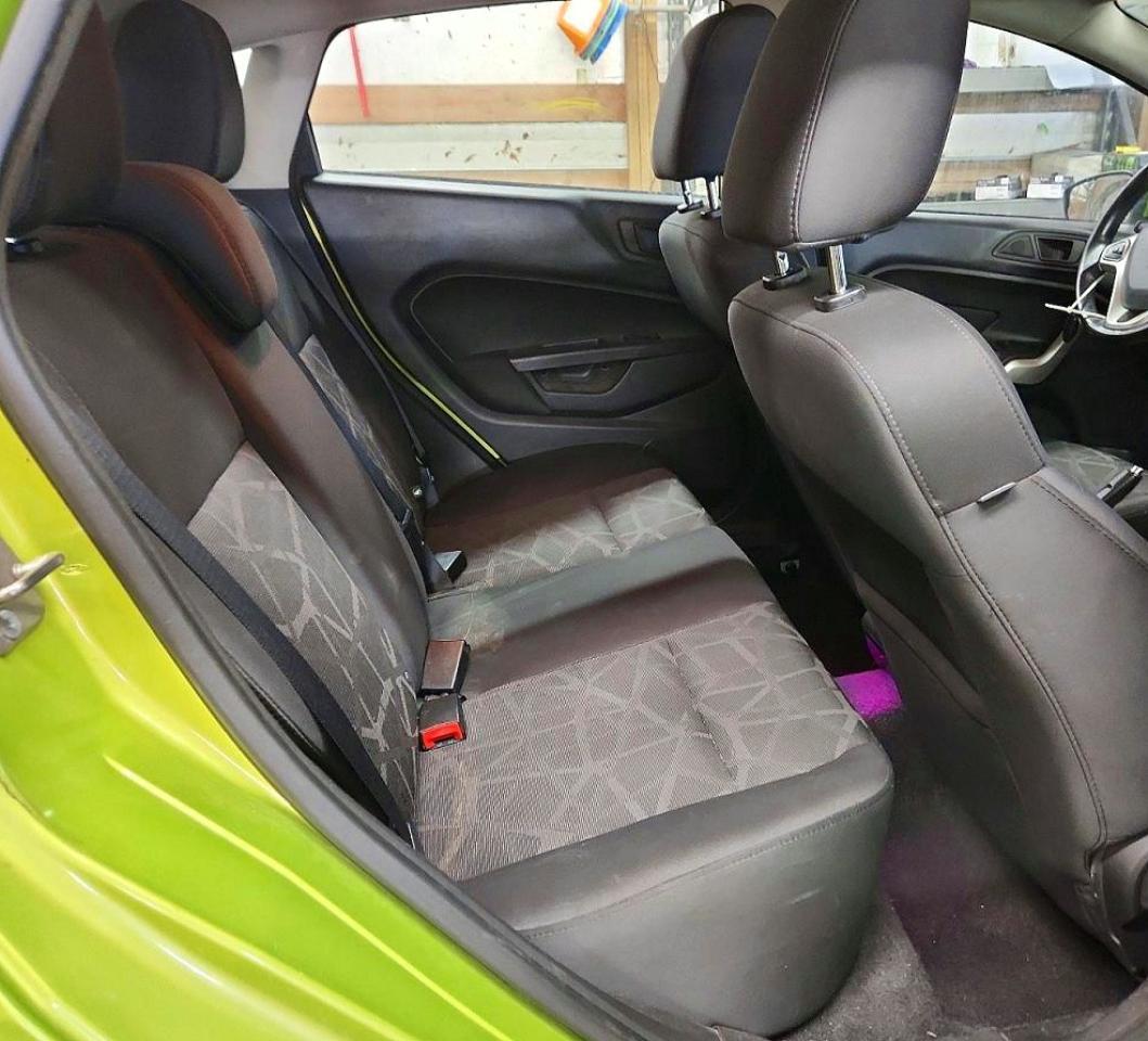 2011 FORD Fiesta