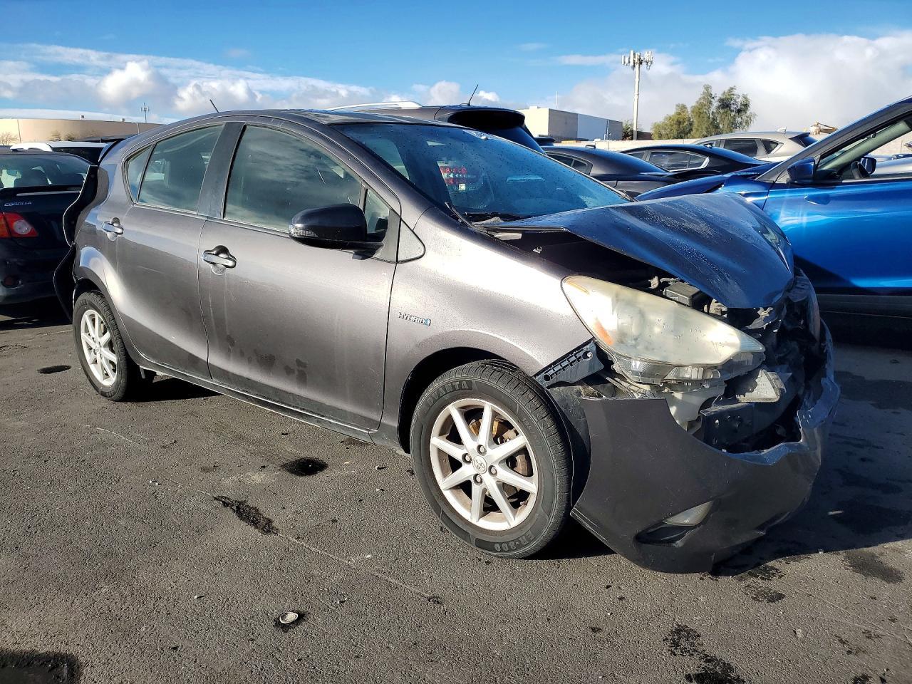 2013 TOYOTA Prius c