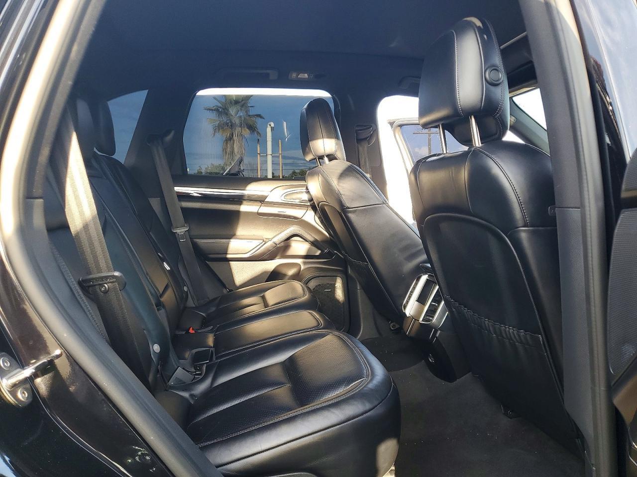 2017 PORSCHE CAYENNE