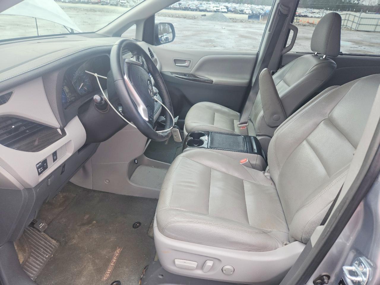 2015 TOYOTA SIENNA