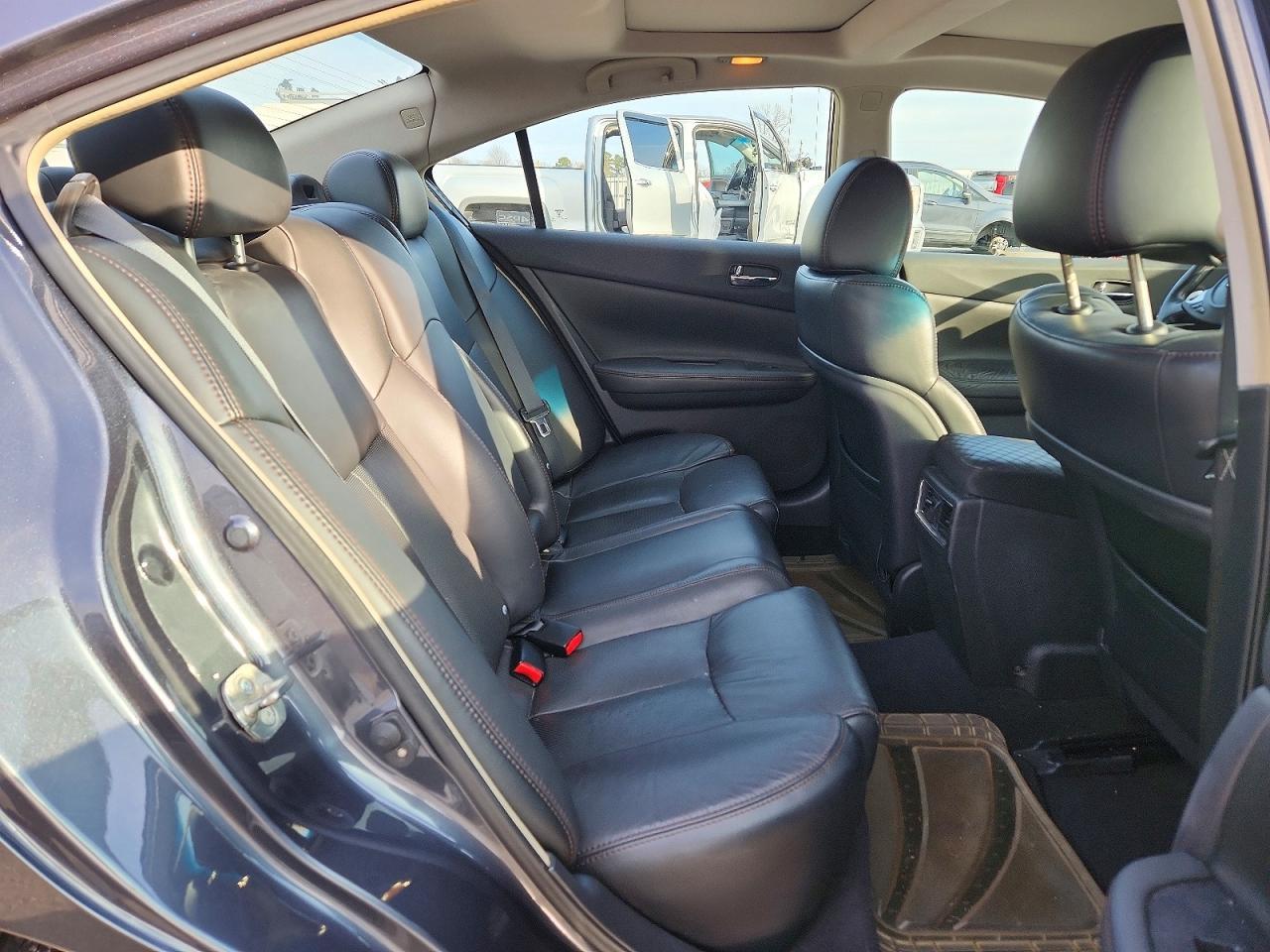 2011 NISSAN Maxima