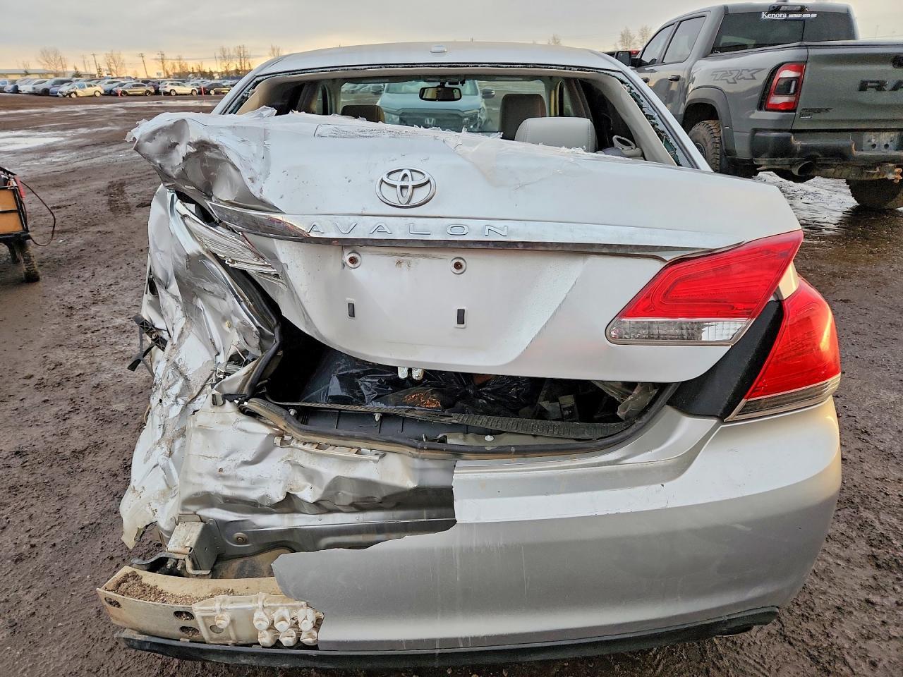 2011 TOYOTA Avalon