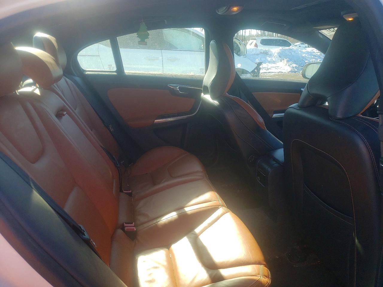 2015 VOLVO S60