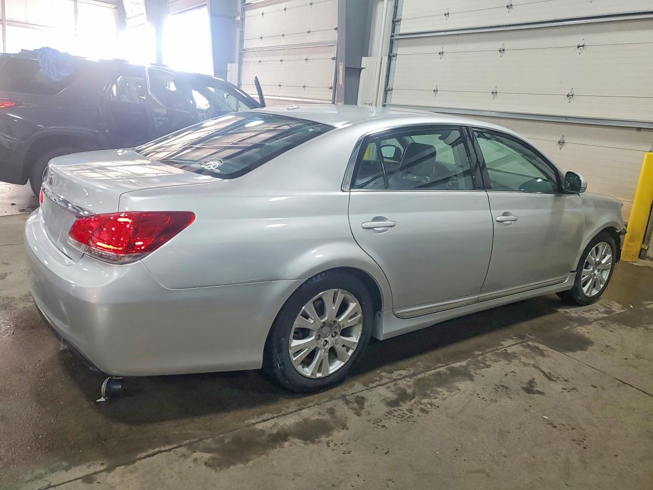 2011 TOYOTA Avalon