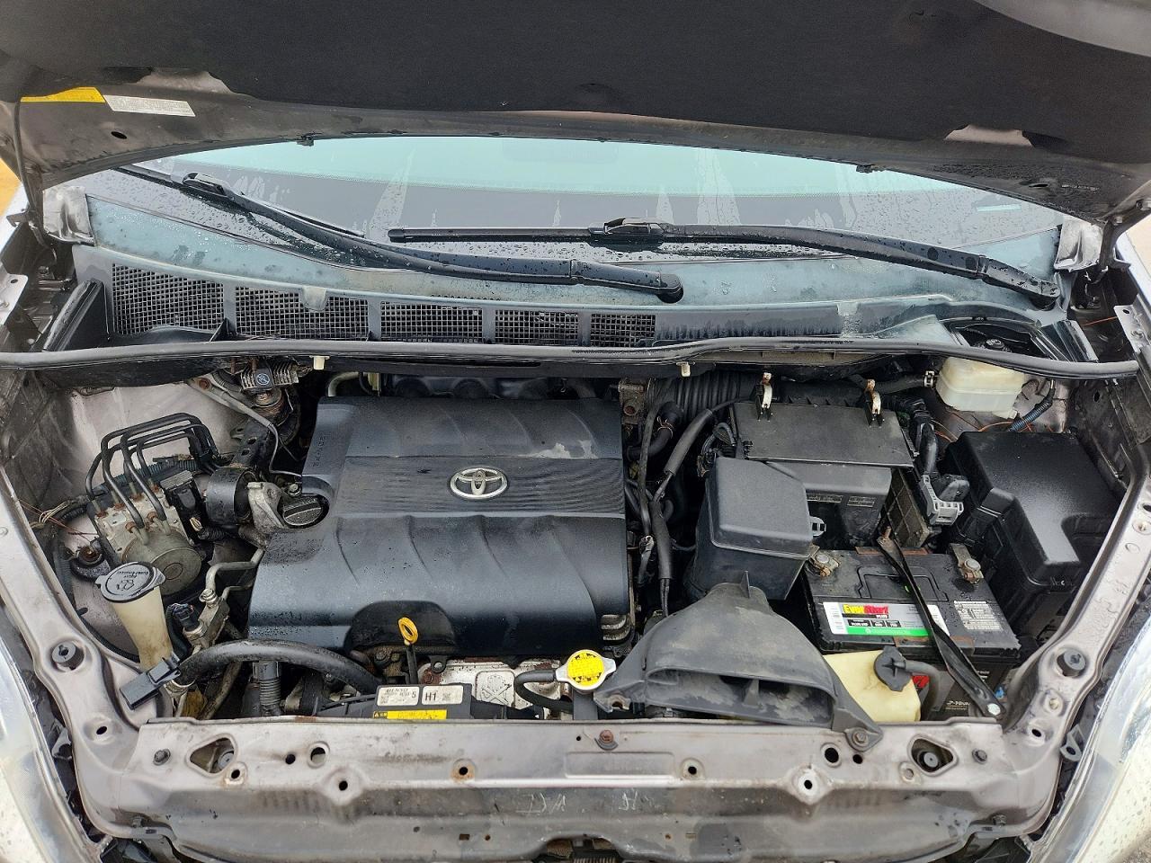 2011 TOYOTA SIENNA