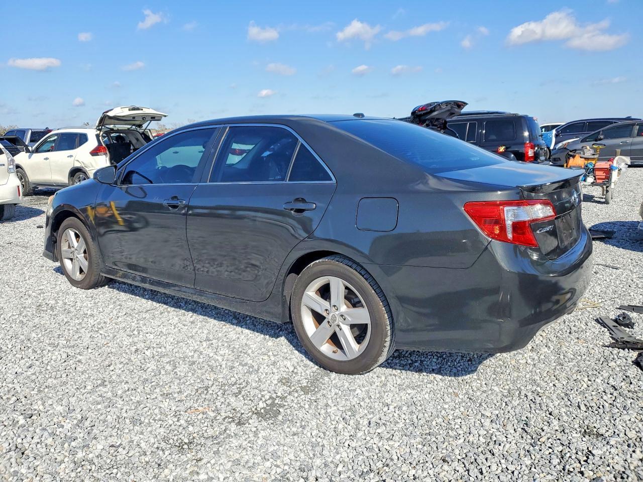 2014 TOYOTA CAMRY