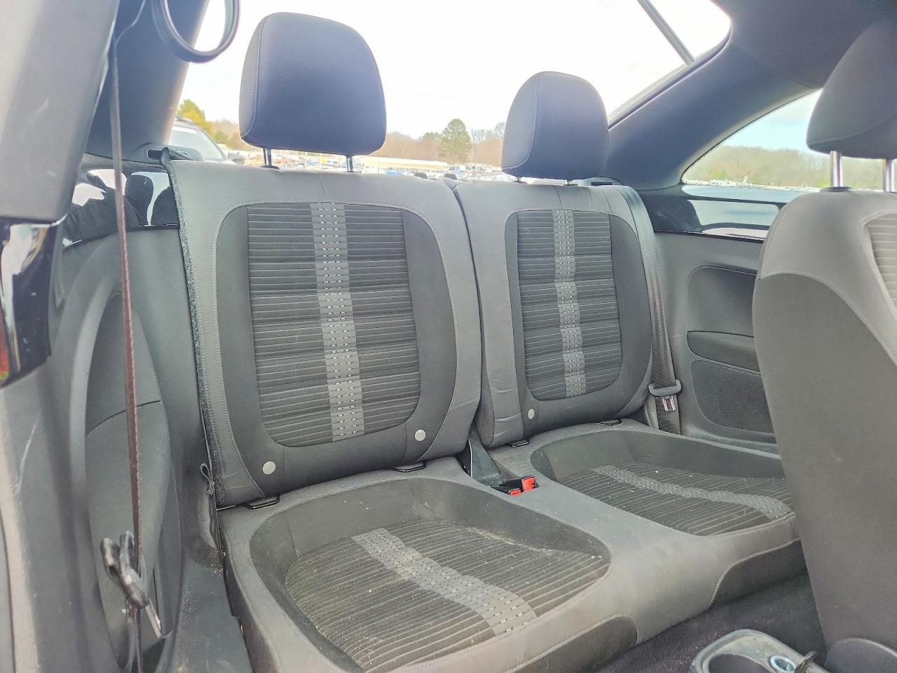 2012 VOLKSWAGEN Beetle