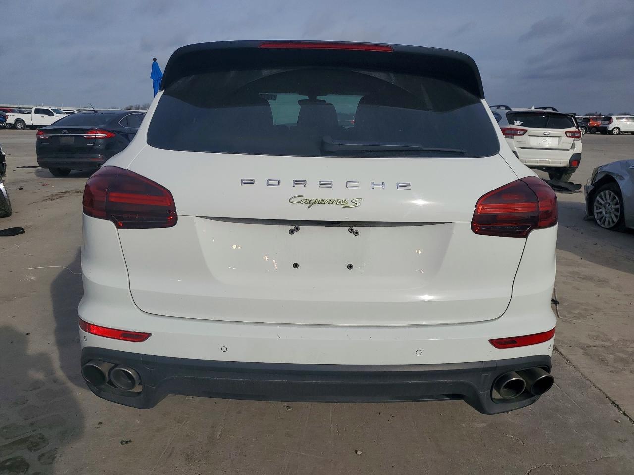 2016 PORSCHE CAYENNE