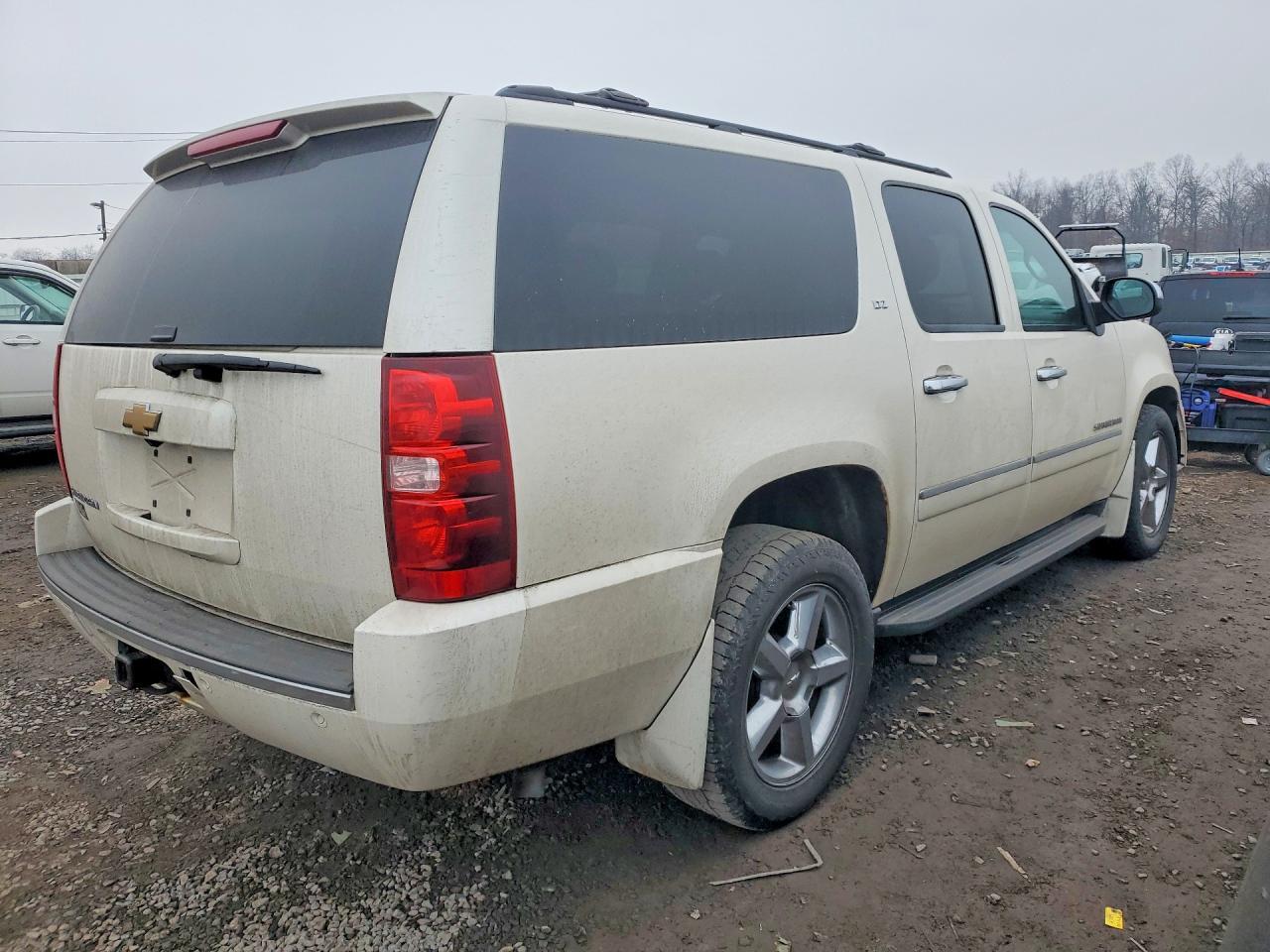 2013 CHEVROLET Suburban