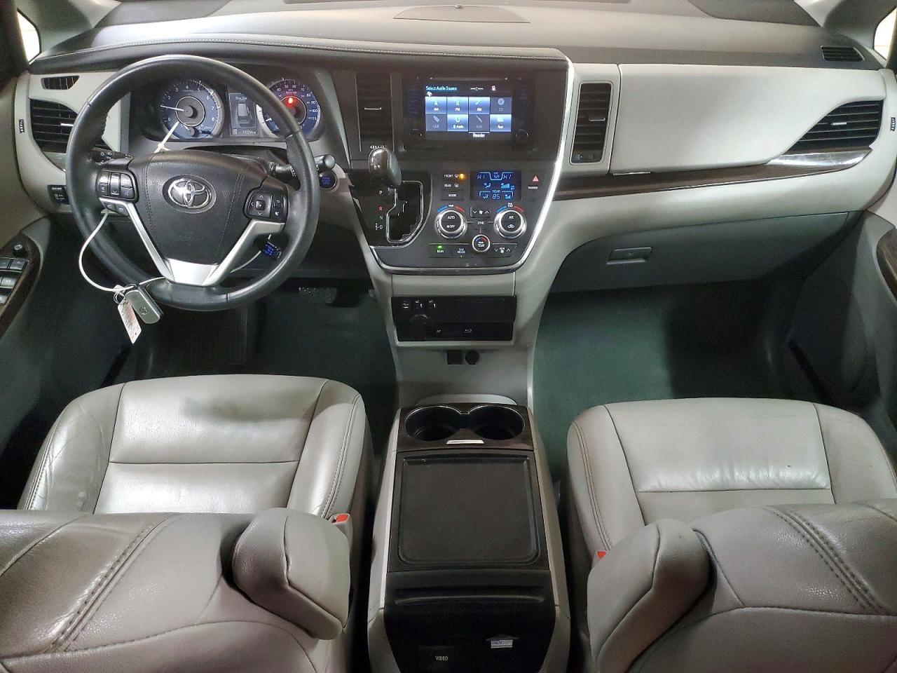 2017 TOYOTA SIENNA