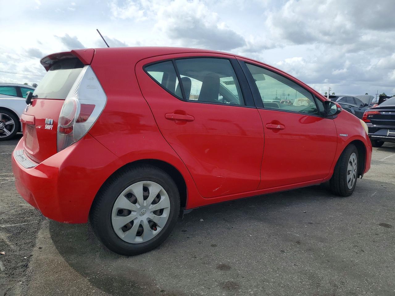 2013 TOYOTA Prius c