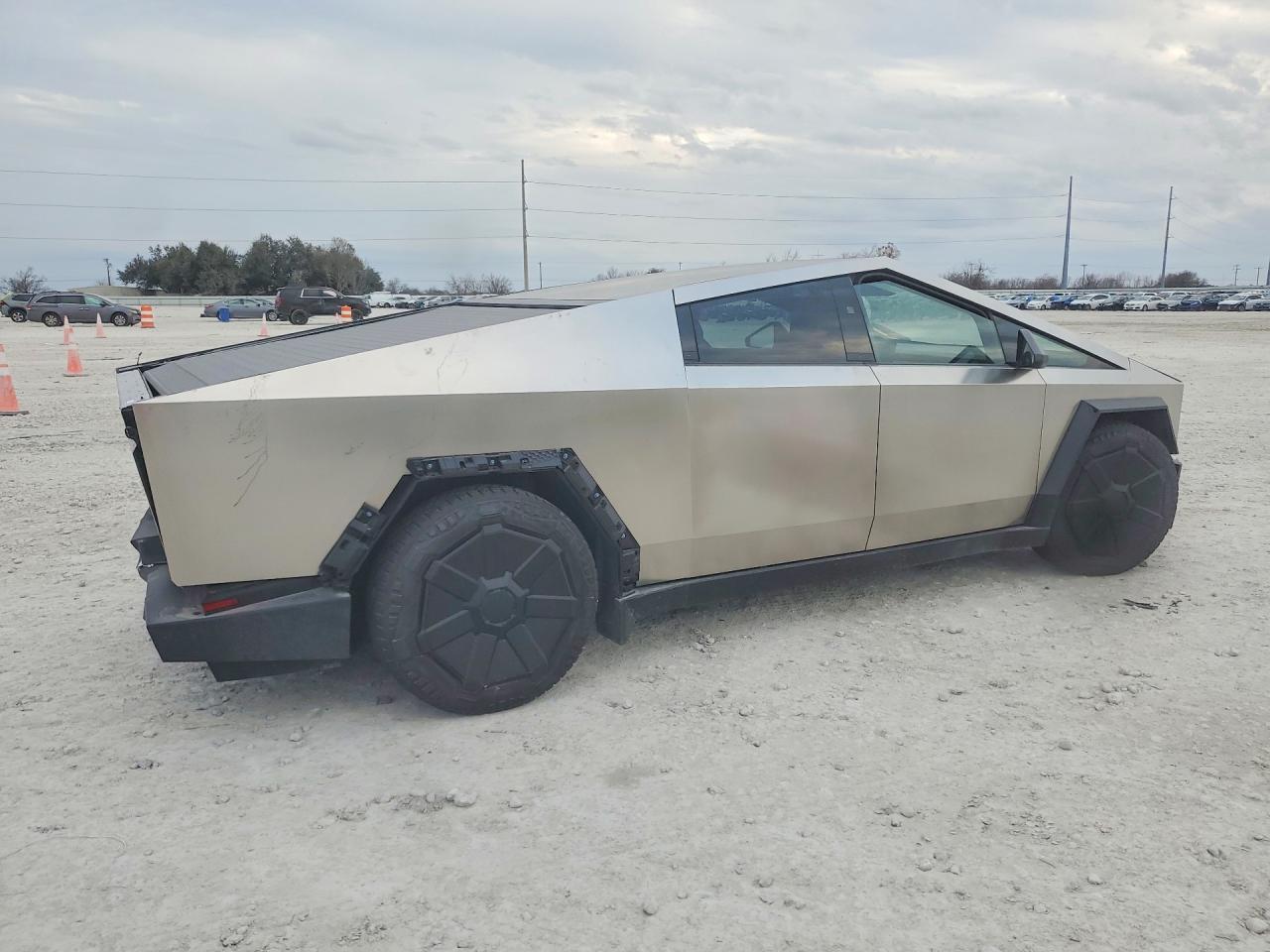 2025 TESLA Cybertruck