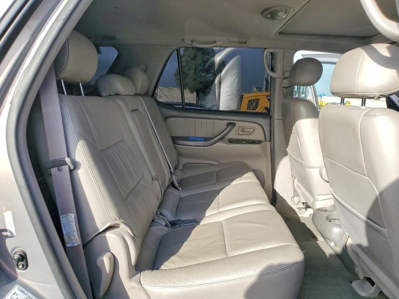 2002 TOYOTA Sequoia